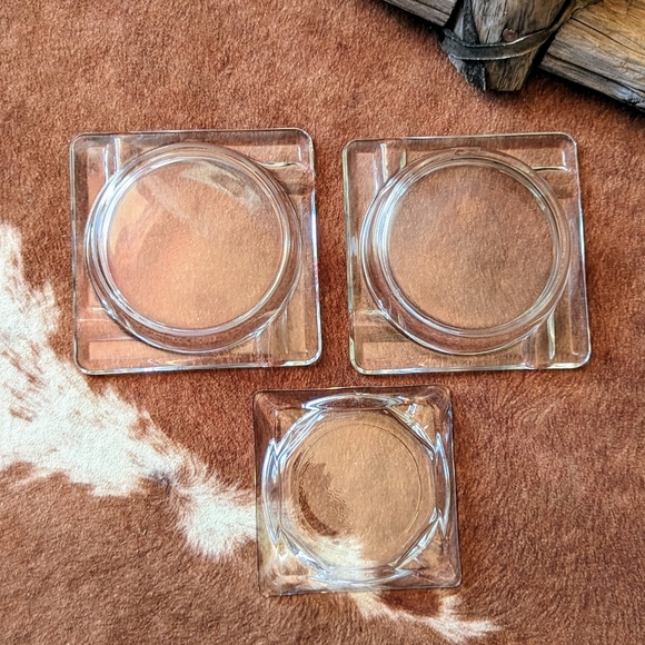 3 Vintage Glass Ashtrays - Picture 9 of 12